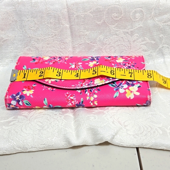 Adrienne Vittadini. Floral Pink. Clutch Wallet. - Picture 8 of 10